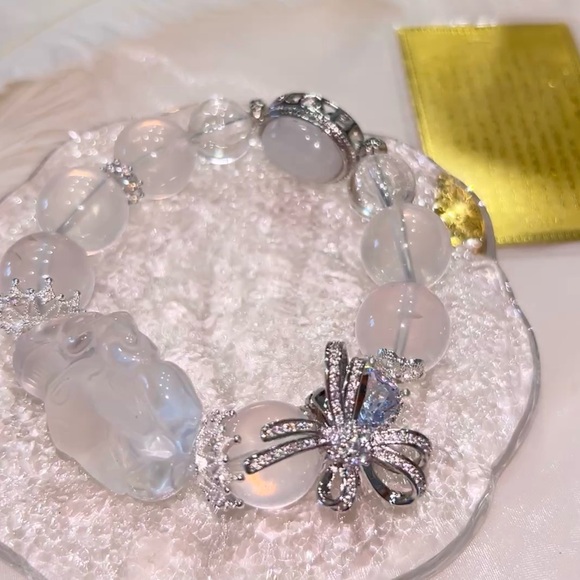 Natural Milk White Crystal  Support the mind soothe emotions, Natural Bracelet - Picture 1 of 5